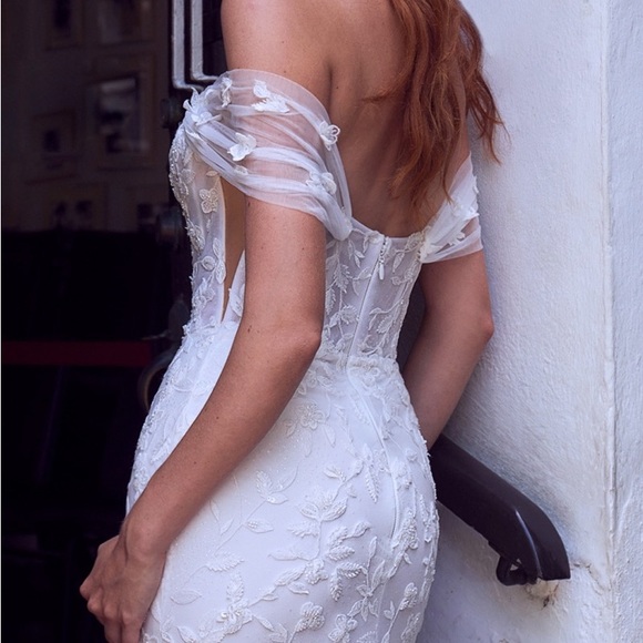 Strapless Wedding Dress - Open to Offers - Picture 8 of 8